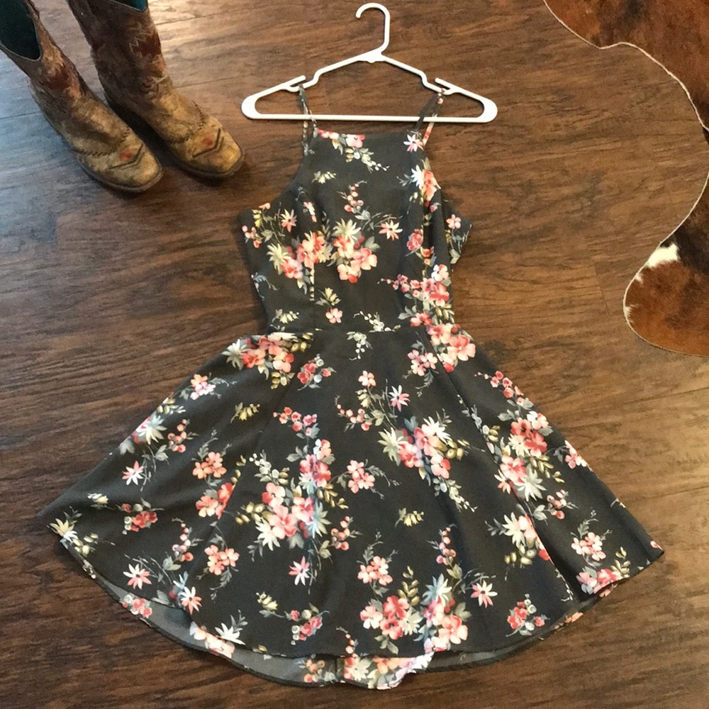 Pretty floral lace back Abercrombie dress